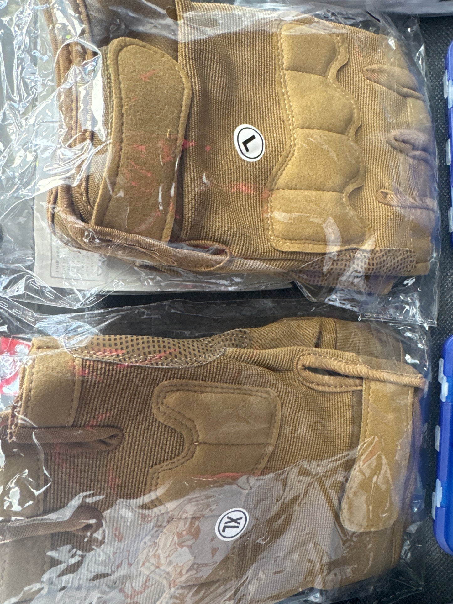 GYM GLOVES